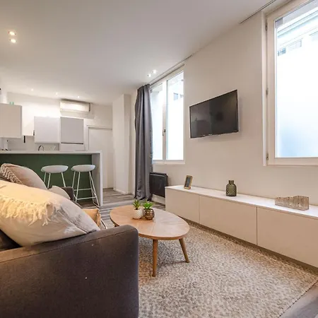 Lovely In Center - Ac Apartment