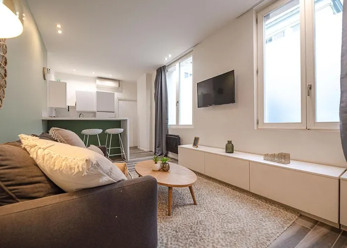 Lovely In Center - Ac Apartman